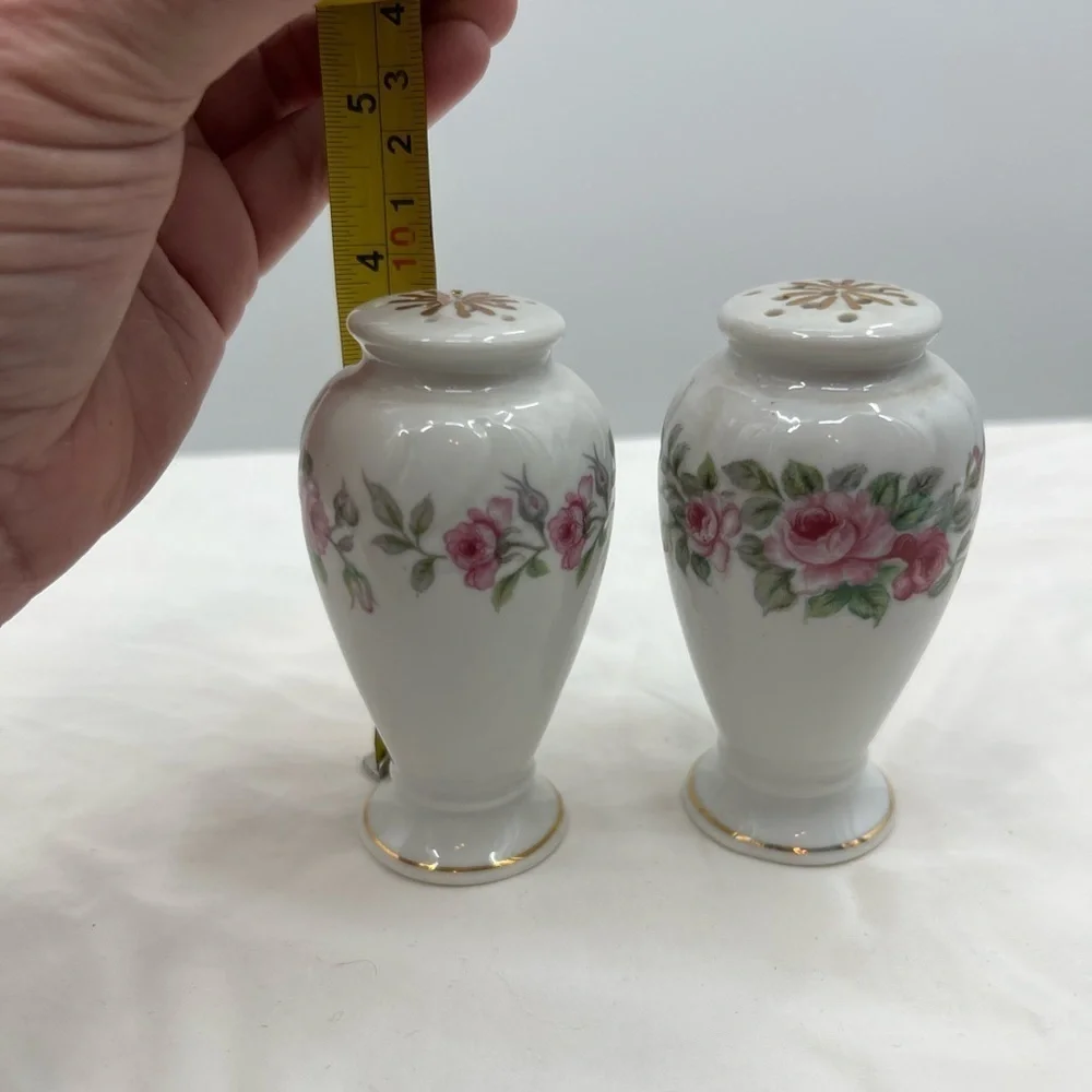 Japan Swirl China Pattern Vanity Salt and Pepper shakers